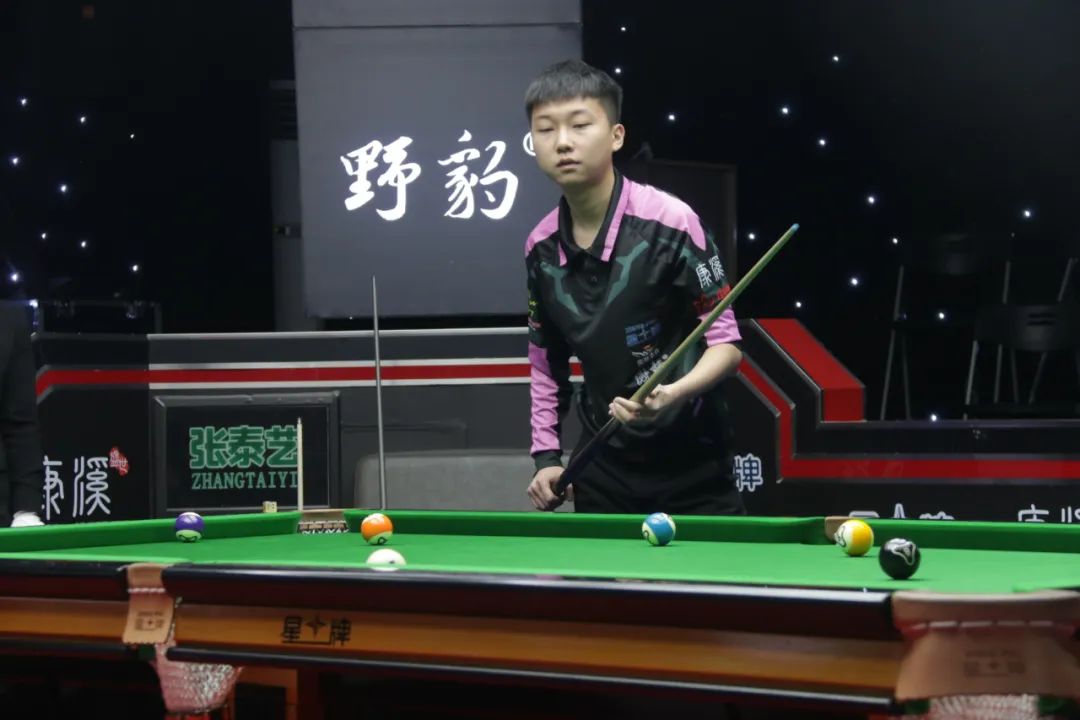 竞争激烈的 竞争激烈的